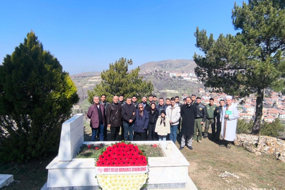 Şehit Devre Arkadaşımız Kr.Plt.Yzb. Yusuf Ziya ERTEM'in Şehadetinin Seneyi Devriyesinde Kabri Başında Anılması.